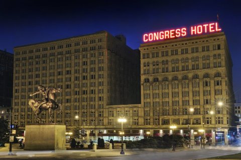 Stay Overnight In A 127-Year-Old Hotel That's Said To Be Haunted At Congress Plaza In Illinois