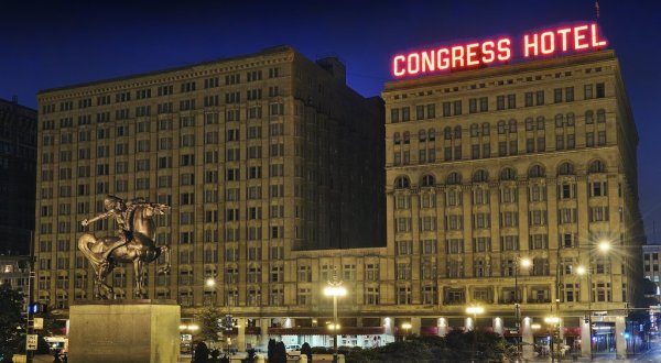 Stay Overnight In A 127-Year-Old Hotel That’s Said To Be Haunted At Congress Plaza In Illinois