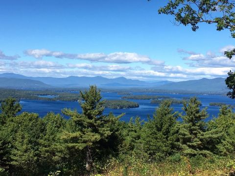 Lockes Hill Trail Is A Low-Key New Hampshire Hike That Has An Amazing Payoff