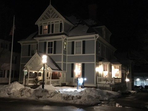 The Hotel Portsmouth In New Hampshire Is A 135-Year-Old Hotel That's Said To Be Haunted