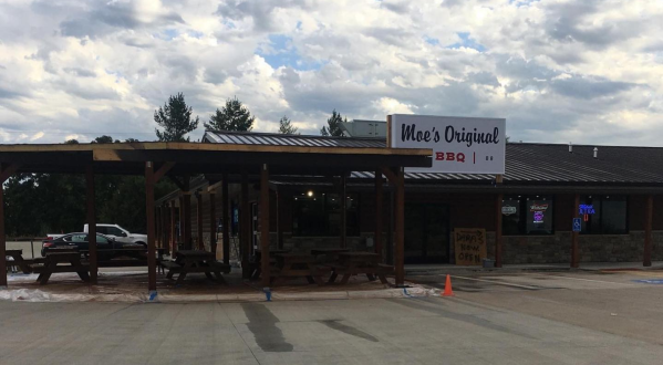 Try BBQ In Another State’s Style At Moe’s Original BBQ In Kansas