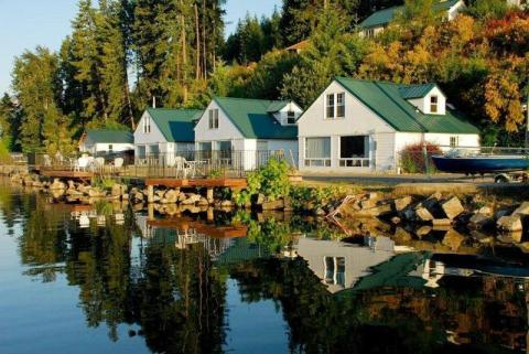 The Lakefront Cabins At Family-Owned MacDonald's Resort In Idaho Are The Stuff Of Dreams