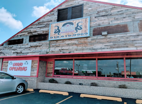 For The Best Seafood And Mexican Food Combination In Oklahoma, Head To Fabulosos Mariscos A La Antigua