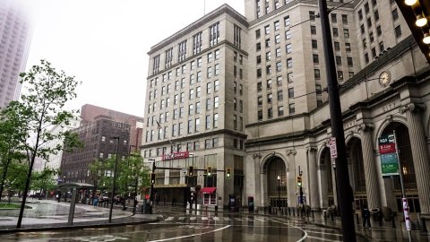 Stay Overnight In A 102-Year-Old Hotel That's Said To Be Haunted At The Renaissance In Cleveland