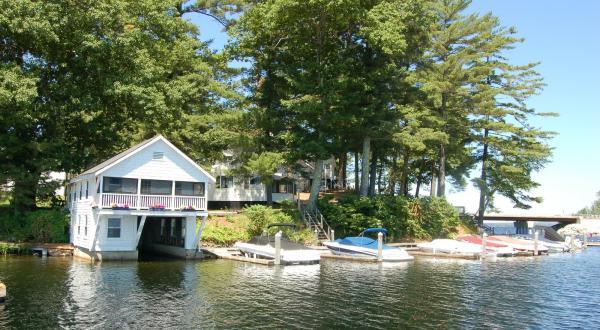 These Quaint Cottages On The Banks Of Sebago Lake In Maine Will Make Your Summer Splendid