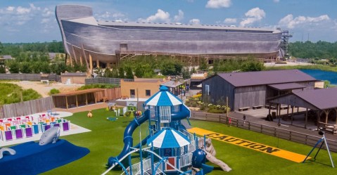 Kids Can Spend The Day Playing Around At A Free Outdoor Playground And Zoo In Kentucky