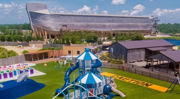 Kids Can Spend The Day Playing Around At A Free Outdoor Playground And Zoo In Kentucky