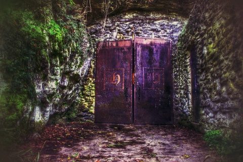 There's A Terrifying Haunted Cave In Missouri And It's Not For The Faint Of Heart