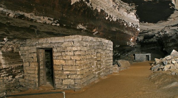 This Cave Hike In Kentucky Was Named One Of The Scariest Haunted Hiking Trails In The U.S.
