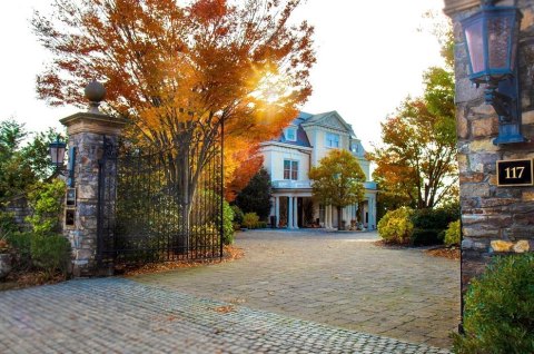 Dine At A Historic Mansion Right On The Ocean At The Cafe At The Chanler In Rhode Island