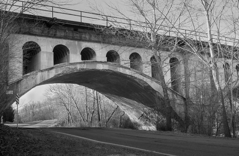 The Legend Of Indiana's Haunted Avon Bridge Is As Eerie As It Gets