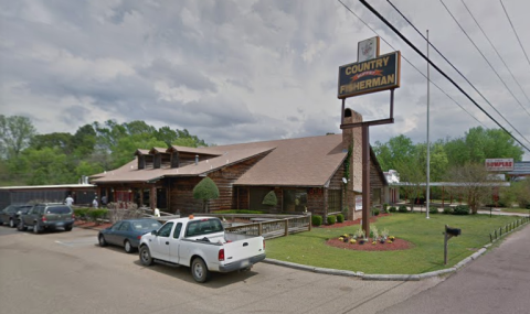 Fill Up On Country Cooking At This All-You-Can-Eat Restaurant In Mississippi  