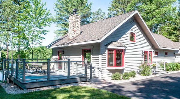 Visit Dixie’s Coffee House In Wisconsin For The Brew And Stay For The Northwoods Views
