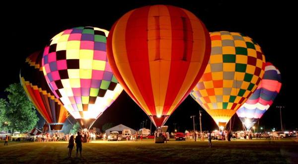 Watch Hot Air Balloons Illuminate The Skies At The 4th Annual Orlando Balloon Glow