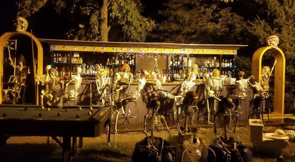 For Two Decades, People Have Been Pulling Over To Check Out This Spooktacular Roadside Display In Wisconsin