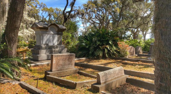 The Bonaventure Cemetery Is One Of Georgia’s Spookiest Cemeteries