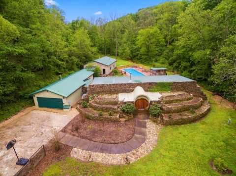 Arkansas' Earth Ship AirBnB Will Completely Transport You To A Blissful Paradise
