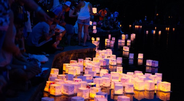 You Can Walk Through The Mesmerizing Water Lantern Festival In Florida Next Year
