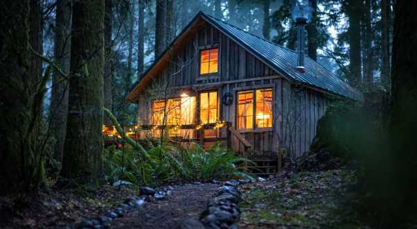 This Mountain Cabin In Oregon Is A Quiet Getaway All Four Seasons Of The Year
