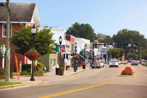 Take A Day Trip To Kilmarnock, Virginia's Coastal Town That's Positively Loaded With Charm