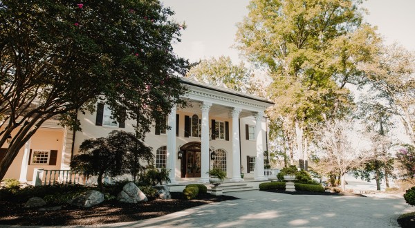 Stay In One Of The Most Beautiful Mansions In Tennessee, The Estate At Cherokee Dock