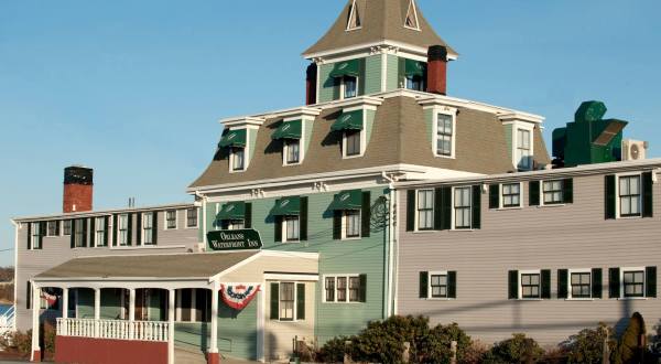 Stay Overnight In The 145-Year-Old Orleans Waterfront Inn, An Allegedly Haunted Spot In Massachusetts