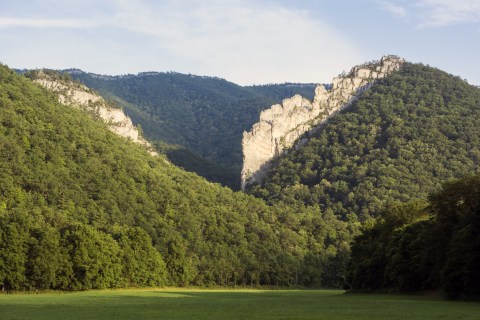 These Two Little-Known 900-Foot Cliffs Memorialize A Revolutionary War Double Agent Who Died In West Virginia