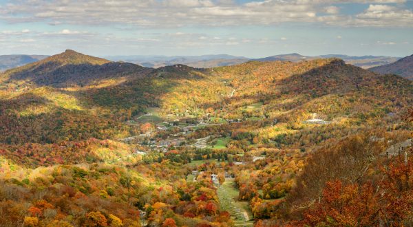The Sight Of Fall Foliage In North Carolina From Up Above Is Unbeatable On This Scenic Chair Lift Ride