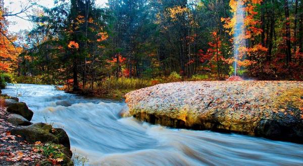 5 Gorgeous Hikes and Landscapes Perfect For Enjoying Fall In Albany