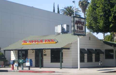 Sink Your Teeth Into The Tastiest Homemade Apple Pie In Southern California At The Apple Pan