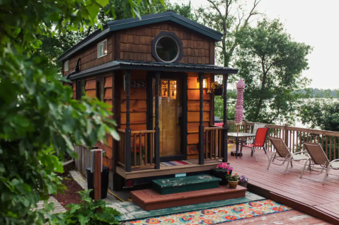 You'll Love Your Stay In This Tiny Minnesota House Right On The Lake