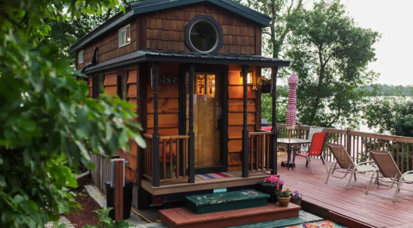 You’ll Love Your Stay In This Tiny Minnesota House Right On The Lake