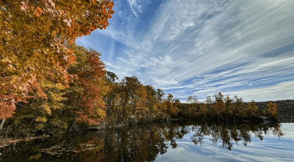 Lincoln Woods Trail Is A Beginner-Friendly Lake Trail In Rhode Island That’s Great For A Family Hike