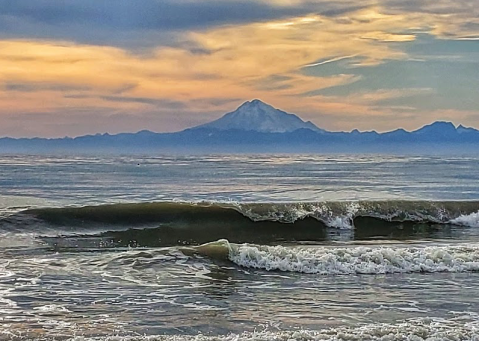 Alaska’s Kenai Beach Is A Lovely 5 Minute Stroll From This Cozy Cottage