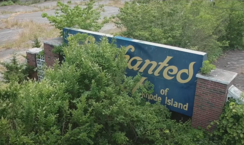 Everyone In Rhode Island Should See What’s Inside The Gates Of This Abandoned Amusement Park