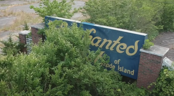 Everyone In Rhode Island Should See What’s Inside The Gates Of This Abandoned Amusement Park