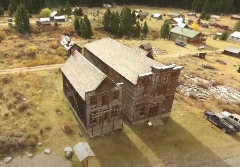 Everyone In Montana Should See What’s Inside The Gates Of This Abandoned Town