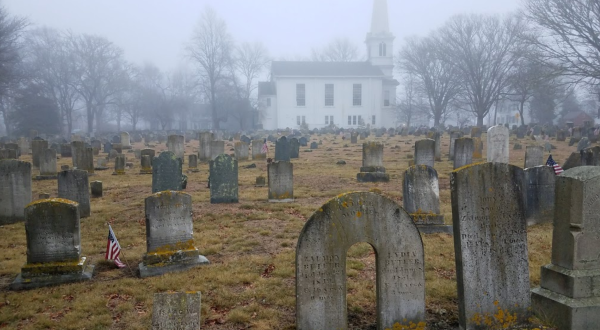 Old Commons Burial Ground Is One Of Rhode Island’s Spookiest Cemeteries