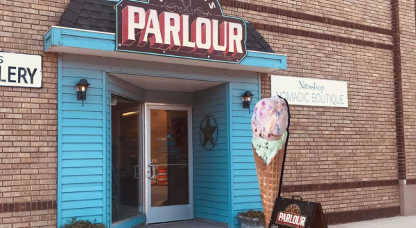 Dutton’s Parlour In North Dakota Is A Soda Fountain, Restaurant, And Coffee Shop All In One
