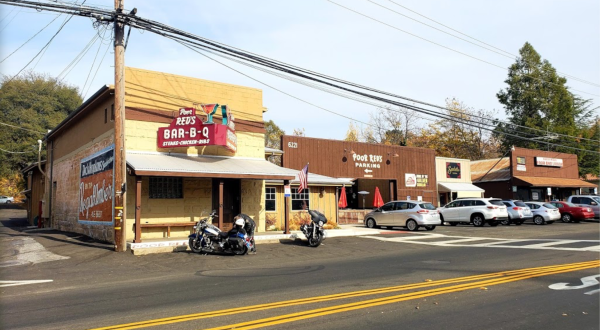 Poor Red’s Is A Small-Town BBQ Spot In Northern California With Big Flavor And A Rustic Vibe