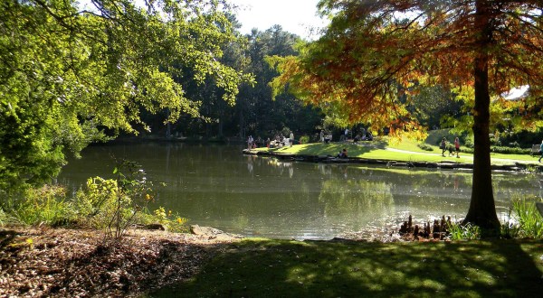Alabama’s Aldridge Gardens Is The Ultimate Oasis