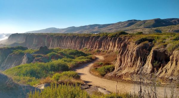 The Bluffs Beach Trail In Southern California Has The Most Jaw-Dropping Scenery