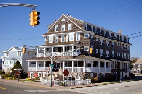Stay Overnight In The 120-Year-Old Hotel Macomber, An Allegedly Haunted Spot In New Jersey