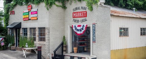 The Adorable Neighborhood Grocery In Georgia Is Brimming With Small Town Charm