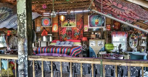 There’s A Hippie-Themed Airbnb In Ohio And It’s The Perfect Little Hideout