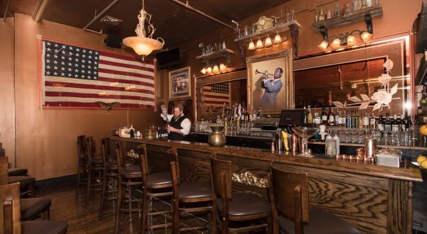 You Can’t Pass Up These 5 Underrated Speakeasies in Illinois