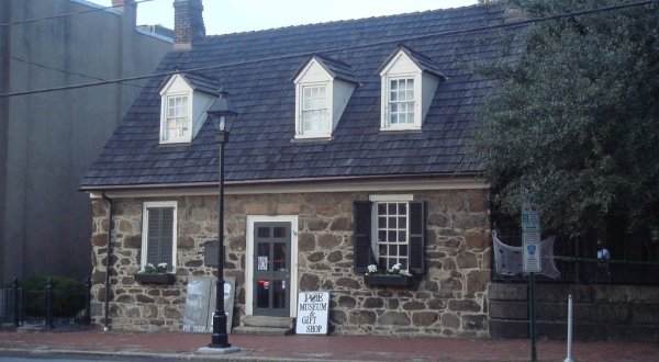 The Edgar Allan Poe Museum Is A Wickedly Wonderful Stop For Book Lovers In Virginia