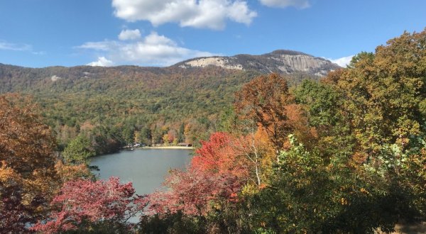 The Awesome Hike At Table Rock That Will Take You To The Most Spectacular Fall Foliage In South Carolina