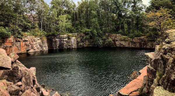 The Quarry Park In Minnesota Is So Well-Hidden, It Feels Like One Of The State’s Best Kept Secrets