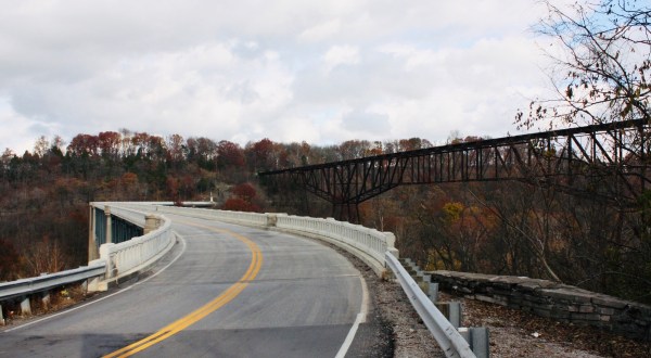 This Unique “S” Bridge In Kentucky Is The Only One Of Its Kind In The U.S.